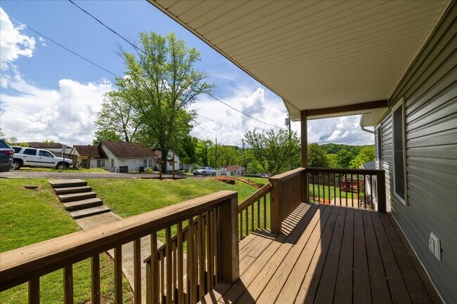 Building Photo - Charming Radford Home with Peaceful Back Deck