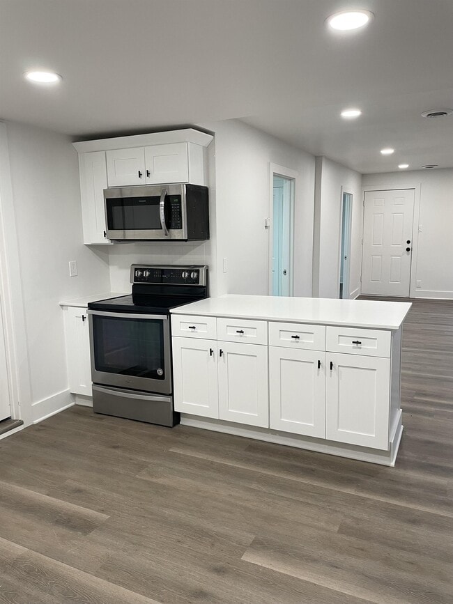 Building Photo - 90 W Meyers Ave