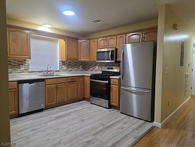 Building Photo - 94 Palm St