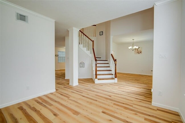Building Photo - 1810 Oakleaf Cir
