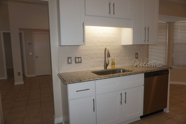 Building Photo - 3 Bedroom 2 Bathroom Corner lot home