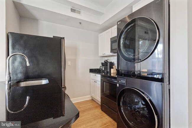 Building Photo - 180 Main St