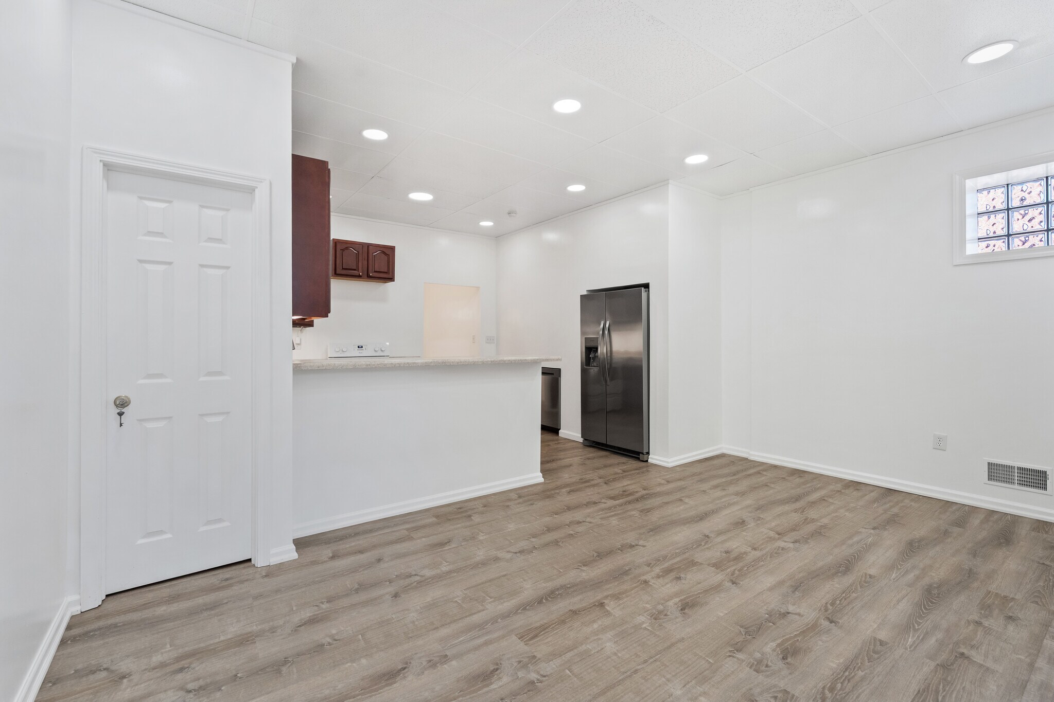 Kitchen area view - 2500 Sarah St