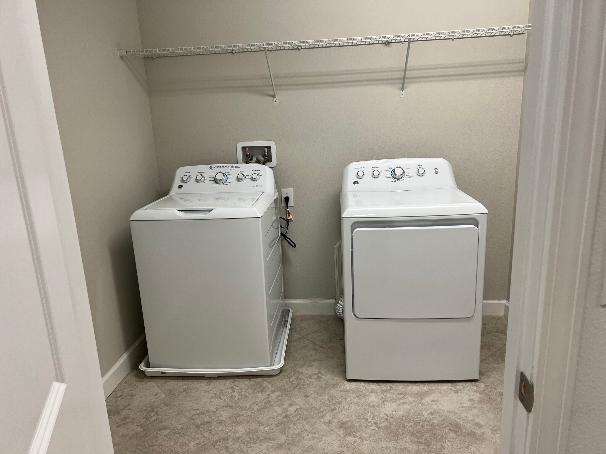 Building Photo - 923 Terra Vista St