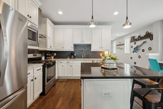 Building Photo - 1405B Stainback Ave