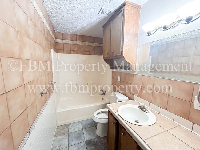 Building Photo - 2534 W Sycamore Ave - 2 Bedroom, 1 Bathroom Apartment Home in Corsicana, TX