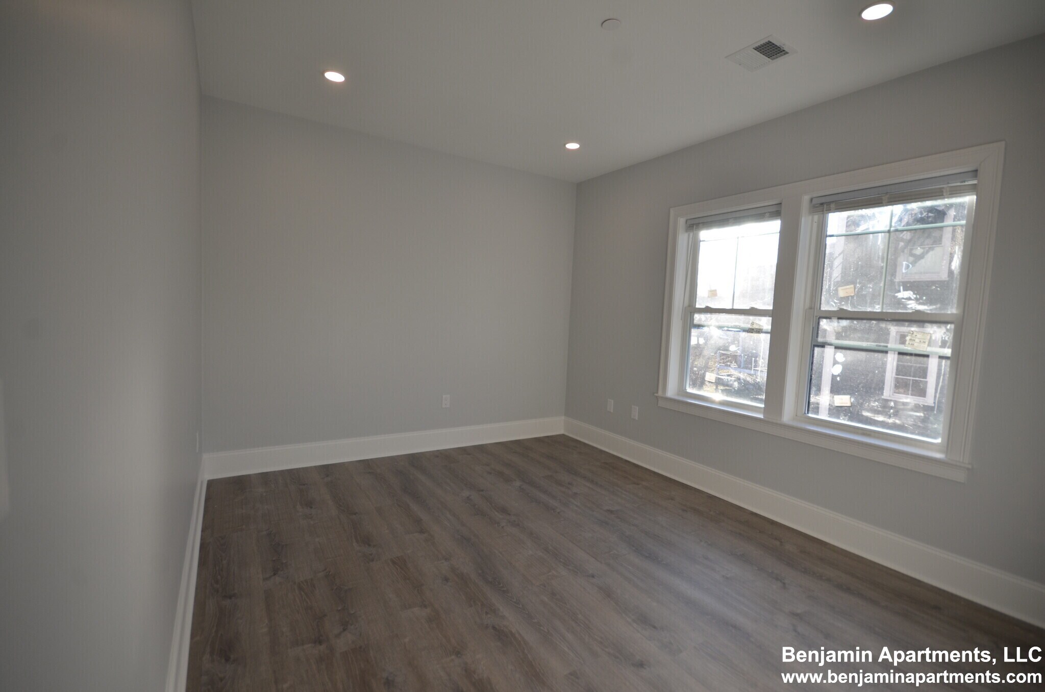 Building Photo - 120 Kenrick St