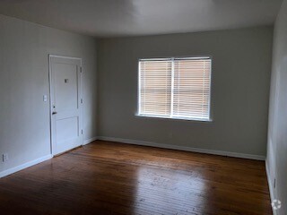 Living room - Brick Pointe