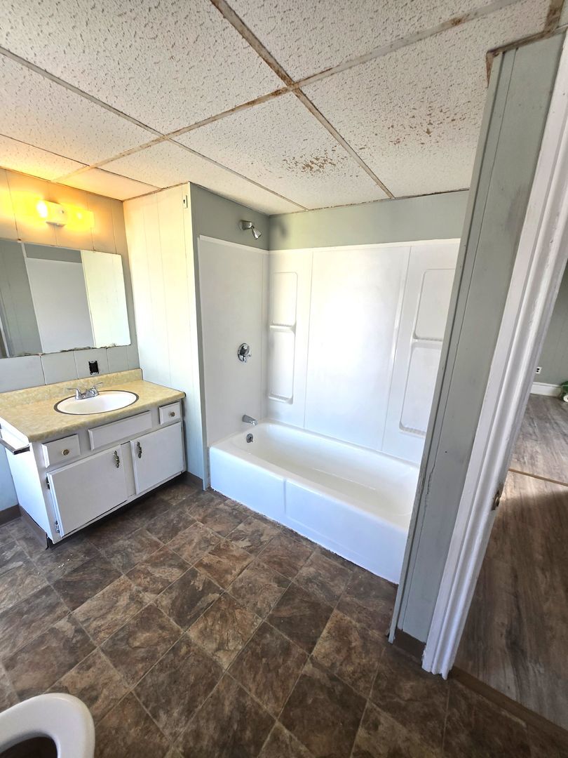 Building Photo - 36 Hilton St