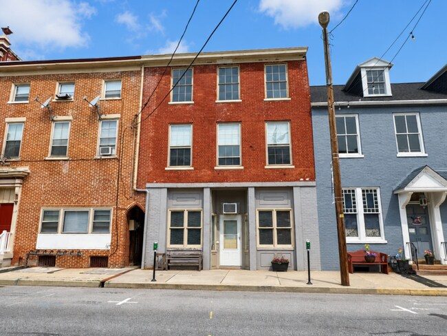 Building Photo - 116 W Market St