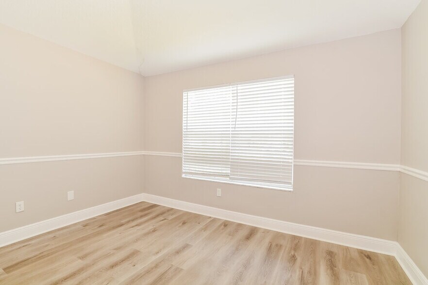 Building Photo - 424 Lancers Dr