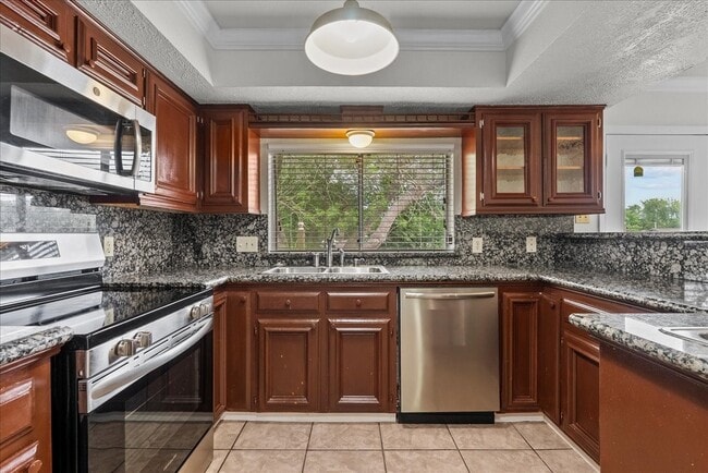 Building Photo - 430 Redway Ln