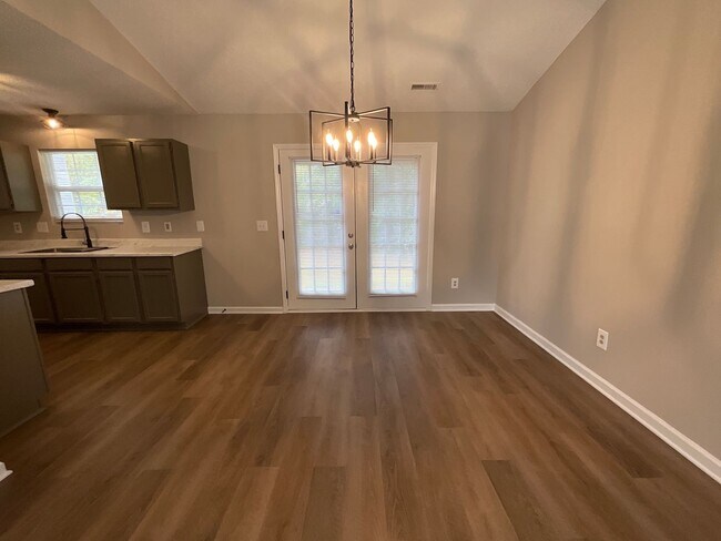 Building Photo - 2711 Ingleside Dr