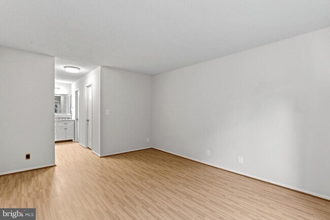 Building Photo - 8360 Greensboro Dr