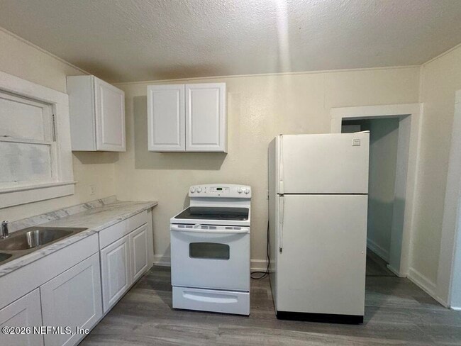 Building Photo - 5420 Leaming Ave