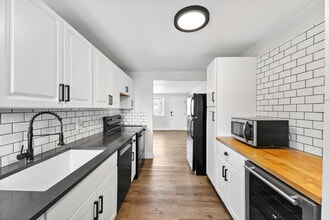 Building Photo - 1100 N Rosemary St