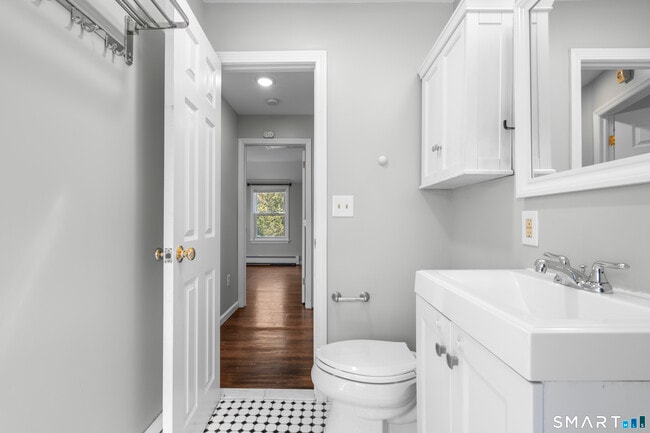 Building Photo - 224 Melville Dr