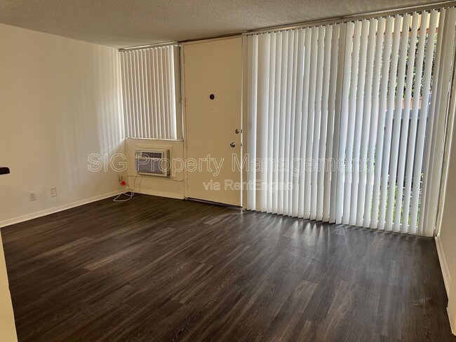 Building Photo - 650 N Oakland Ave