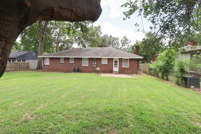 Building Photo - 1617 E 32nd Pl