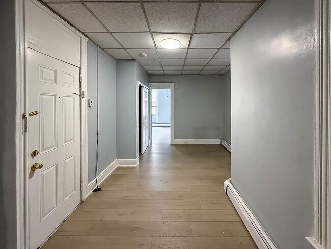 Building Photo - 550 West Side Ave
