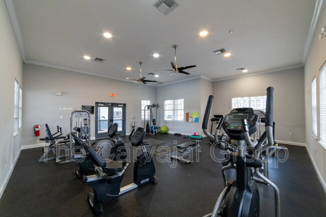 Building Photo - 6646 S Goldenrod Rd