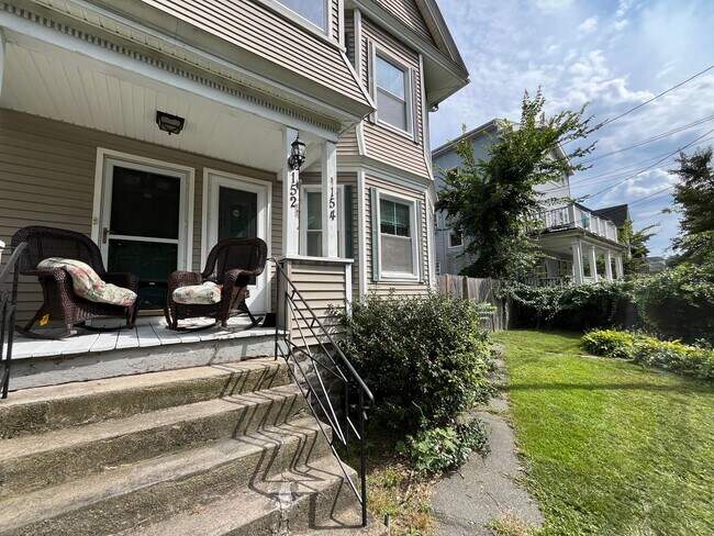 Building Photo - Large 3 bedroom 1 bathroom apartment North Andover