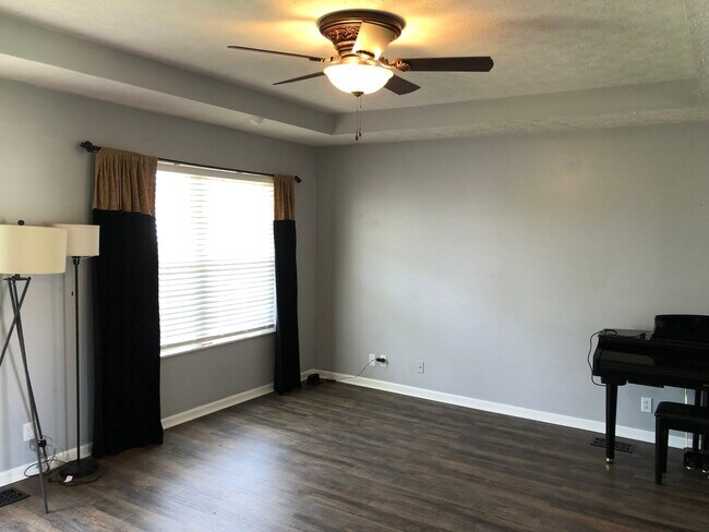 Building Photo - 3435 Sandpiper Dr