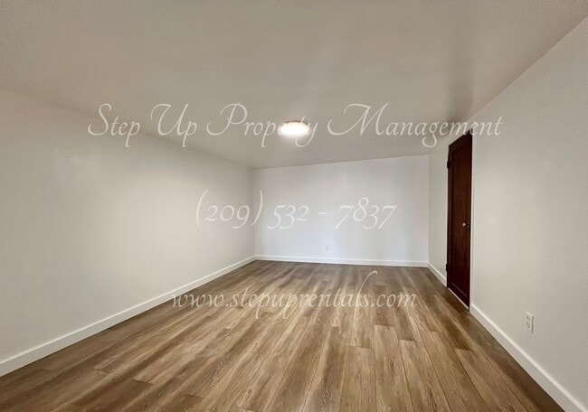 Building Photo - Updated 1 Bedroom All Electric Apartment Near Downtown Sonora!