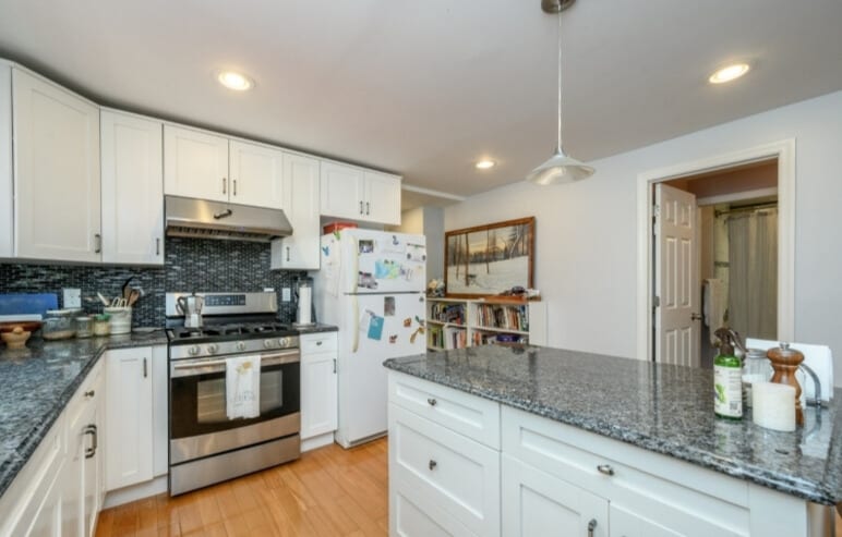 Kitchen - 12 Lansing Pl