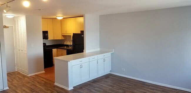 Building Photo - 4250 N Marine Dr