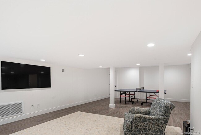 Building Photo - 150 Harvest Ln