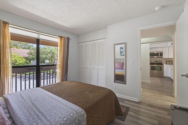 Building Photo - 409 Brackenwood Ln S
