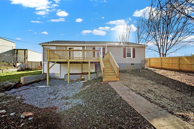 Building Photo - Lovely Three Bed Two Full Bath Ranch Home ...