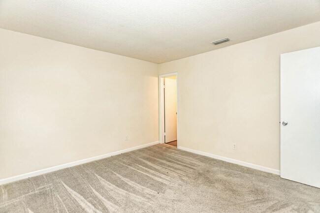 Building Photo - Don't miss the chance to call this Virgini...