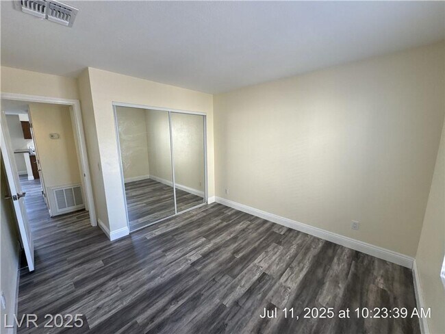 Building Photo - Updated First-Floor Unit | Granite Counter...