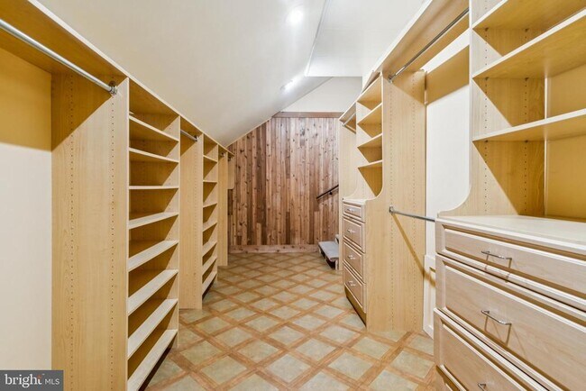 Building Photo - 478 Mountain Rd