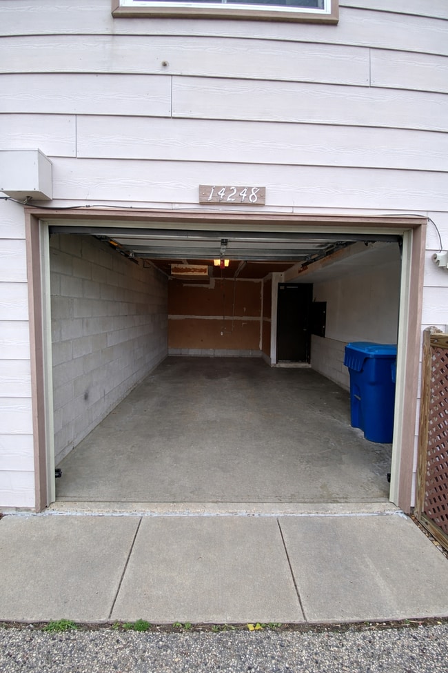 Building Photo - Updated 2br/1ba Townhome in Apple Valley