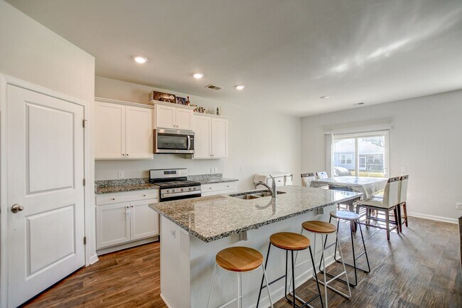 Building Photo - Summerville Home Rental