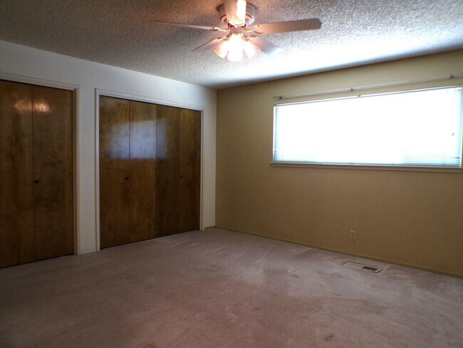 Building Photo - Charming 3 bedroom Home Near Beyer High School