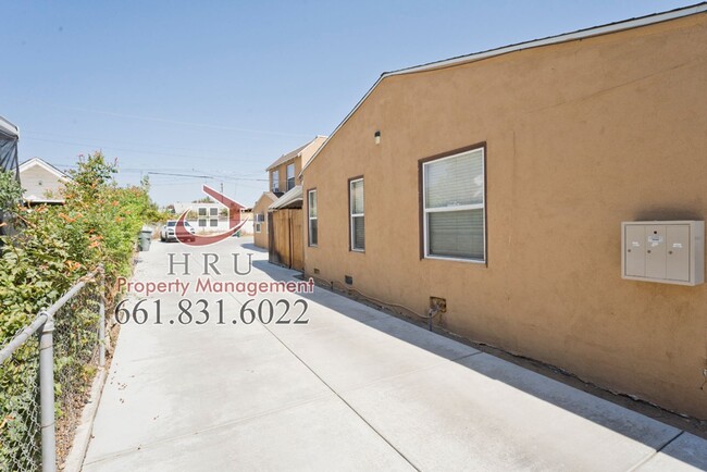 Building Photo - 318 Highland Dr