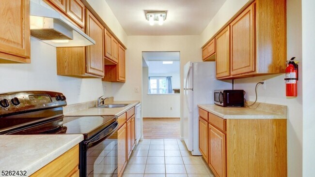 Building Photo - 70 Bayberry Dr