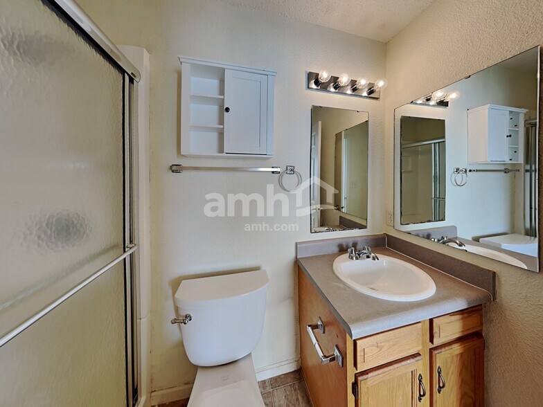 Building Photo - 8110 Red Barn Ct