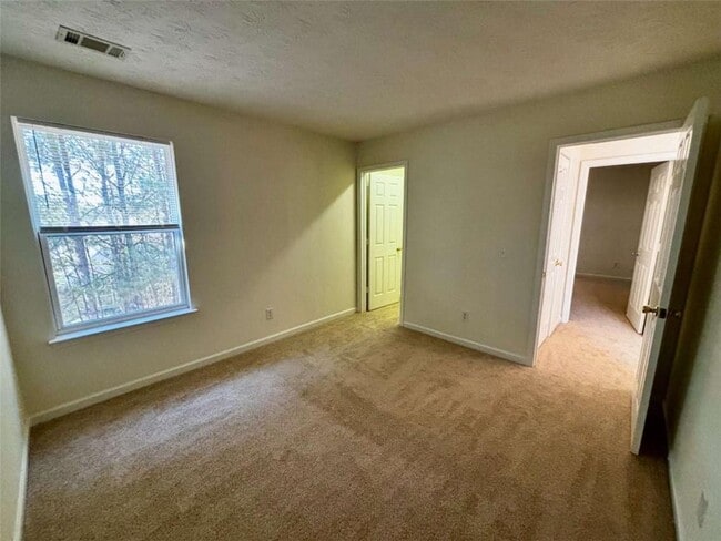 Building Photo - 2735 Meadow Trace Dr