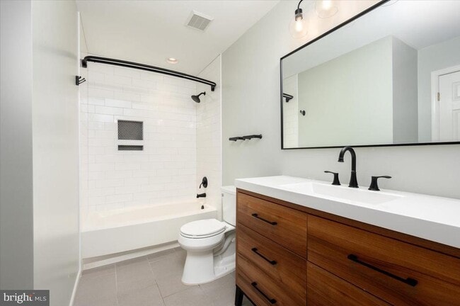 Building Photo - 2209 Commissary Cir