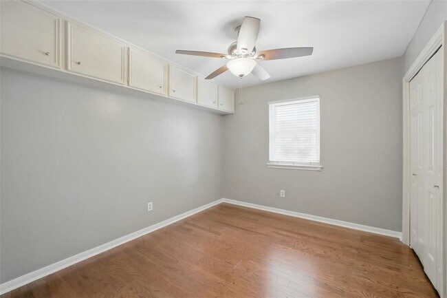 Building Photo - 1302 Dominion Dr