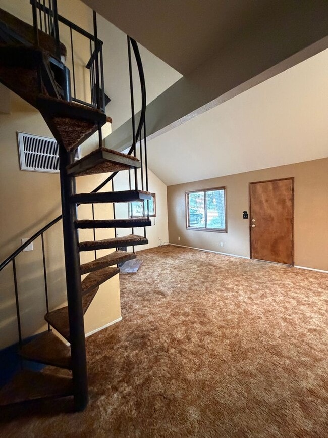 Building Photo - 3 Bed, 2 Bath Home Located In-Town and Close to Conveniences