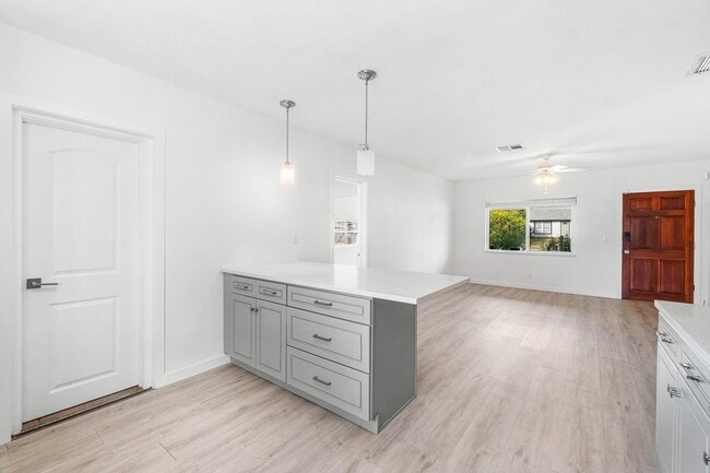 Building Photo - 5068 Sunrise Blvd