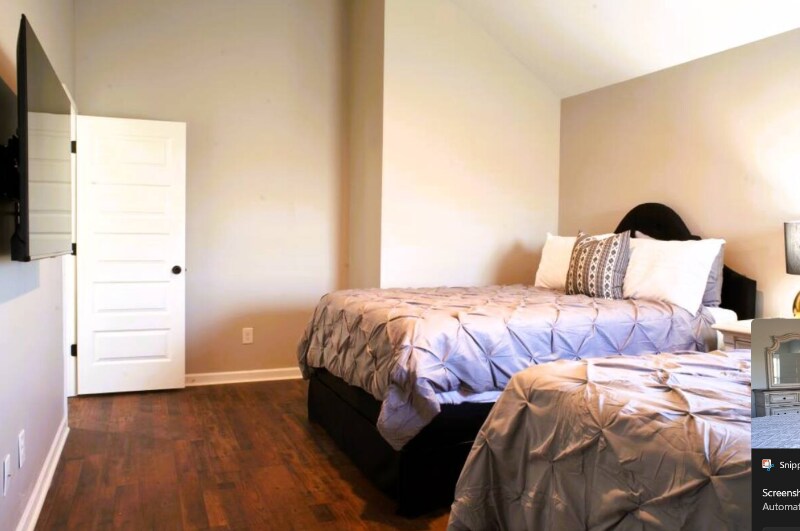 Building Photo - 718 Porter Ln