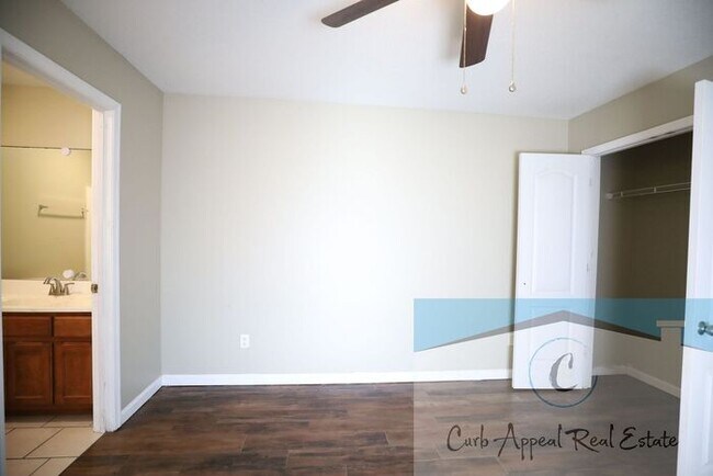 Building Photo - Utilities included!! Internet included!! Spacious 2 bed /2 full bath apt - includes washer/dryer