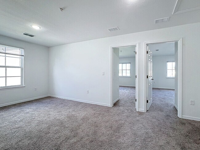 Building Photo - Townhouse For Lease in Saint Cloud